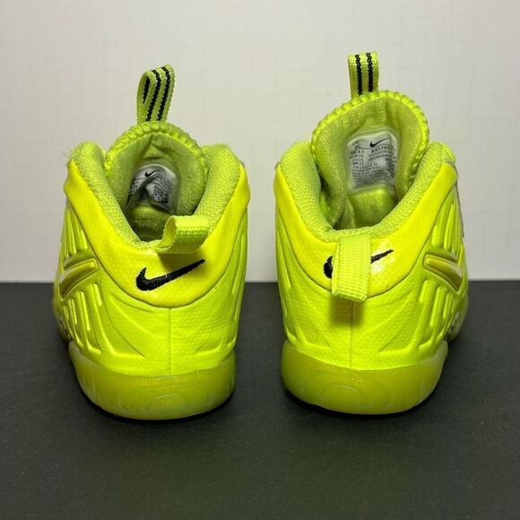 Toddlers NIKE Little Posite One Volt Sneakers / Size 9C - Picture 4 of 9